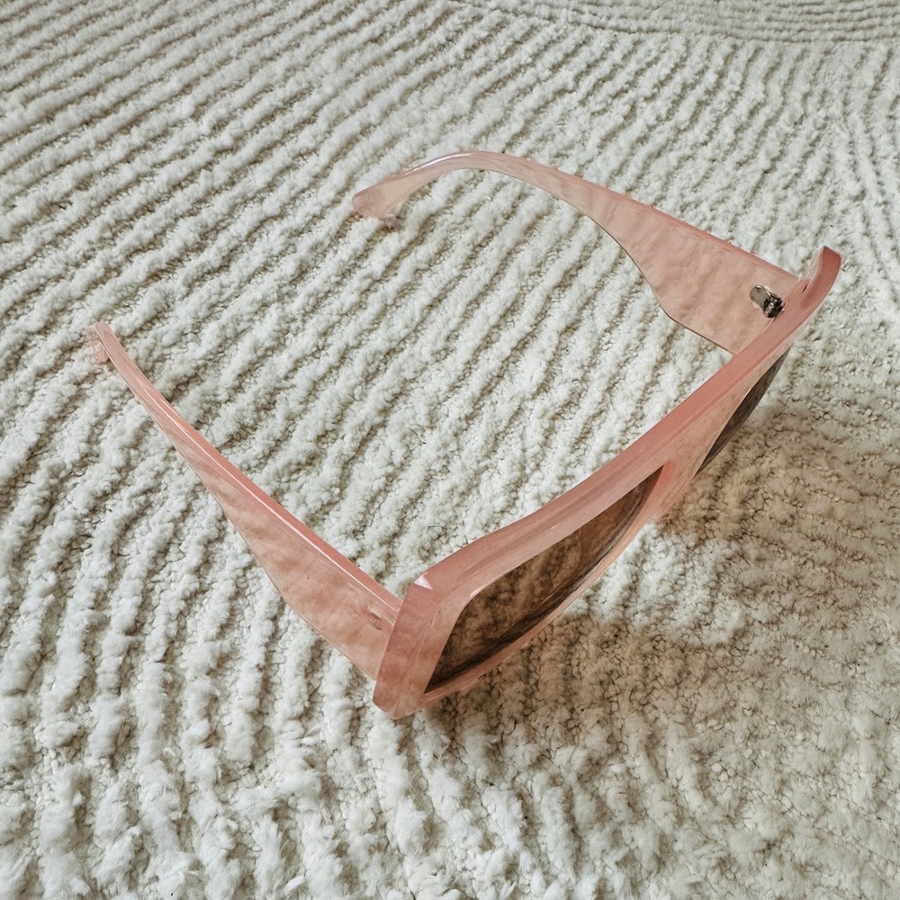🔥BUNDLE ME🔥Oversized Pink Square Fashion Sunglasses Perfect for Any Season - Picture 4 of 6